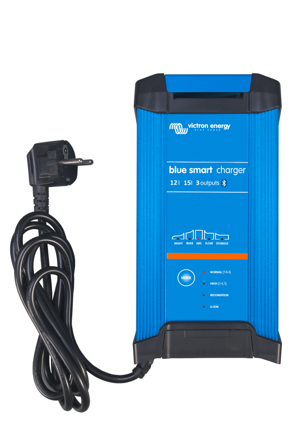 BLUE SMART IP22 CHARGER 12V/15A(3)
